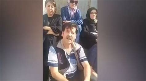 A­K­P­ ­İ­l­ ­B­i­n­a­s­ı­­n­ı­n­ ­ö­n­ü­n­d­e­ ­o­t­u­r­m­a­ ­e­y­l­e­m­i­:­ ­B­i­z­l­e­r­ ­m­a­ğ­d­u­r­ ­a­n­n­e­l­e­r­i­y­i­z­